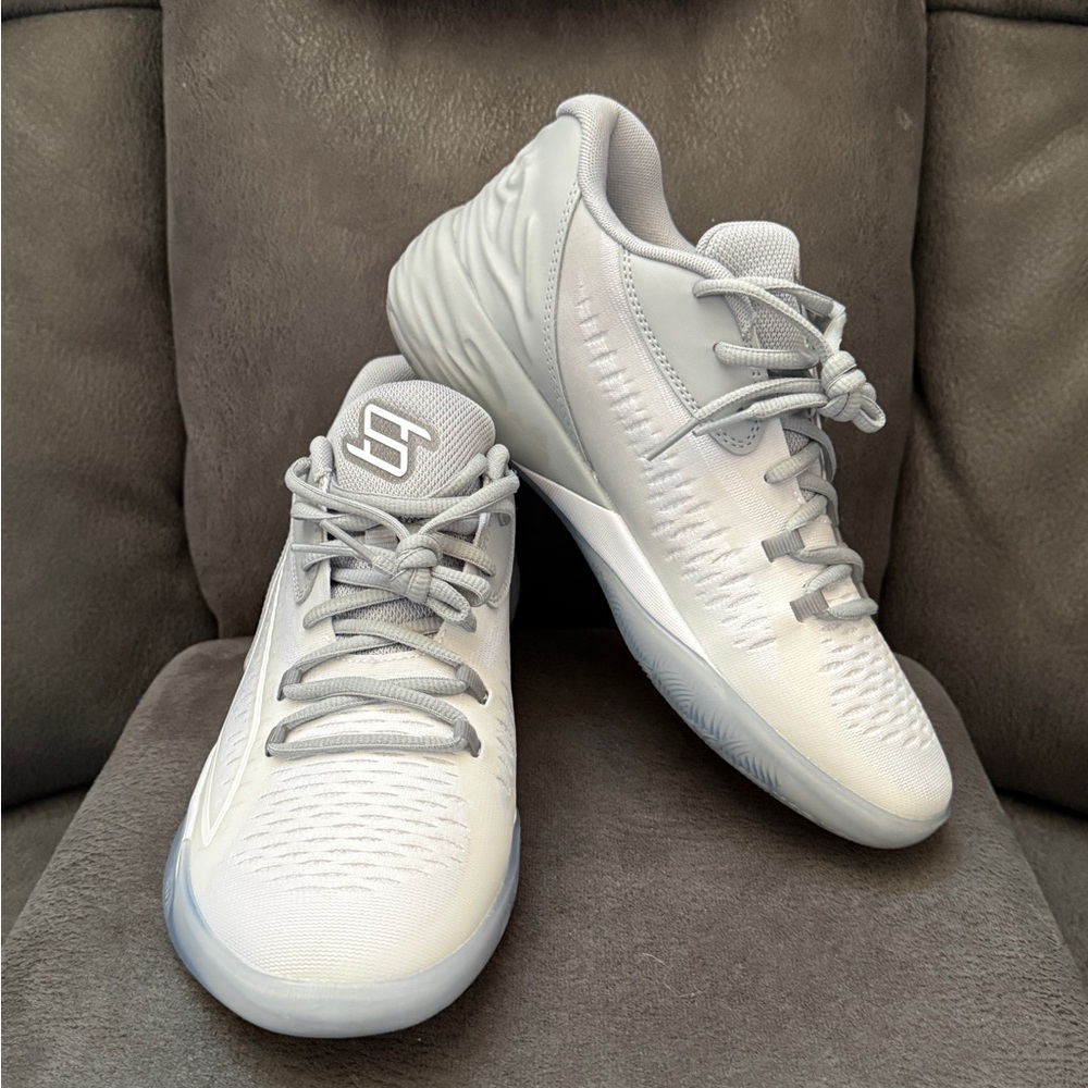 Puma Women’s Stevie 1 Team Basketball Shoe size 8.5